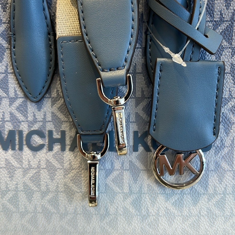 Michael Kors Mirella Extra-Small Ombré Logo Crossbody XBODY Shopper
Denim 
NWT - Picture 14 of 16